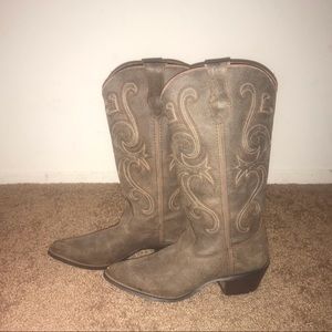 PLEASE MESSAGE ME WITH QUESTIONS OR OFFERS ☺️🛍